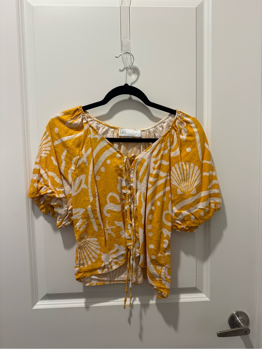 C&C California Printed Crop Top in Yellow & White Size Small Like New